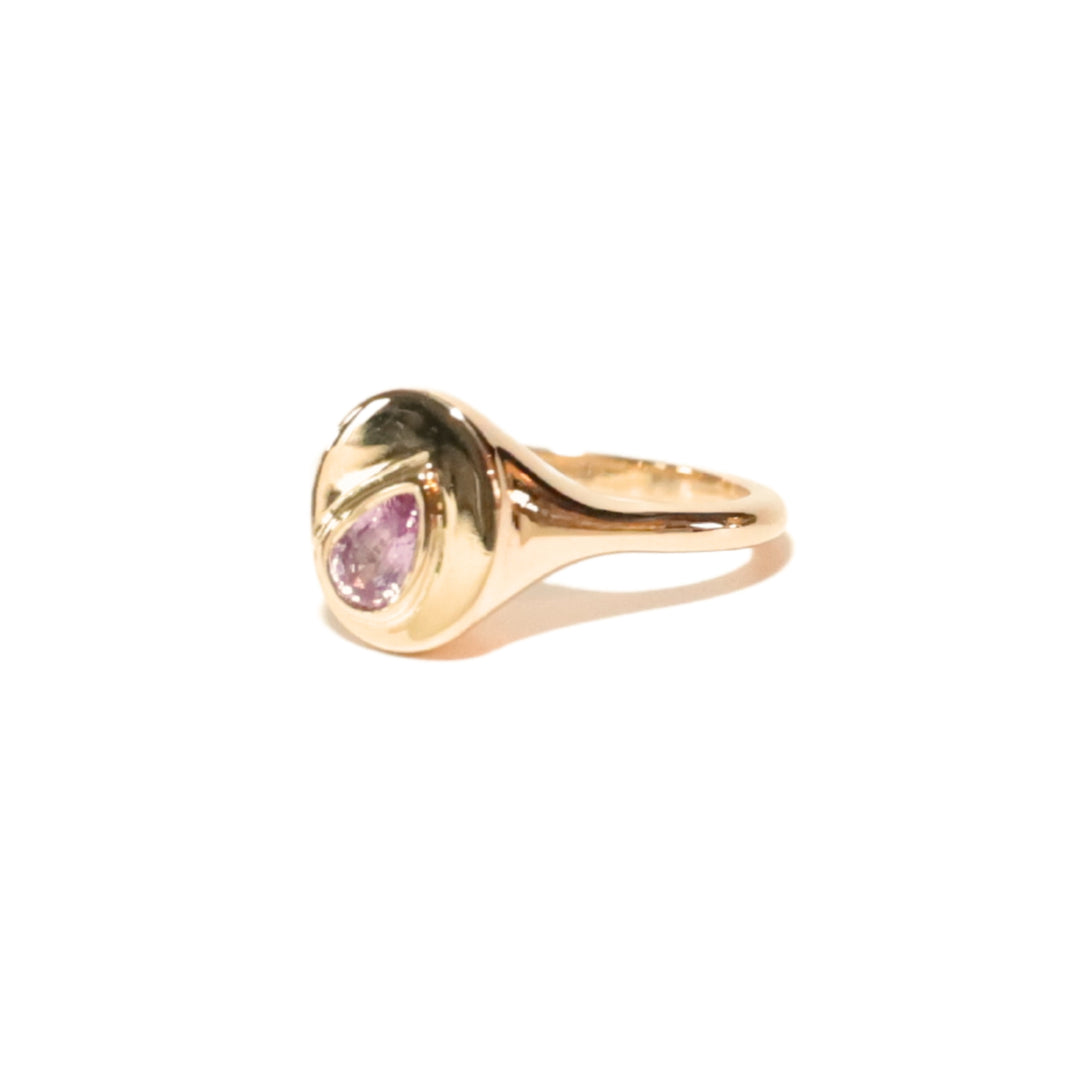 Small Signet Ring in Pink Sapphire