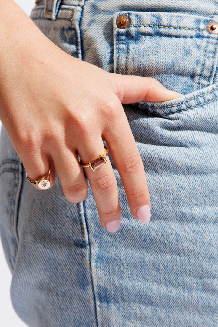 Small Signet Ring in Pink Sapphire