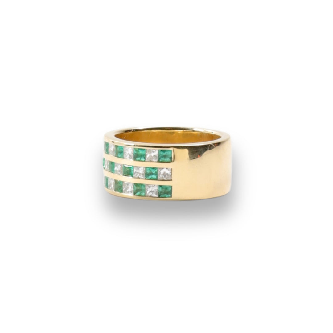 Checkered Ring in Emerald & Diamond