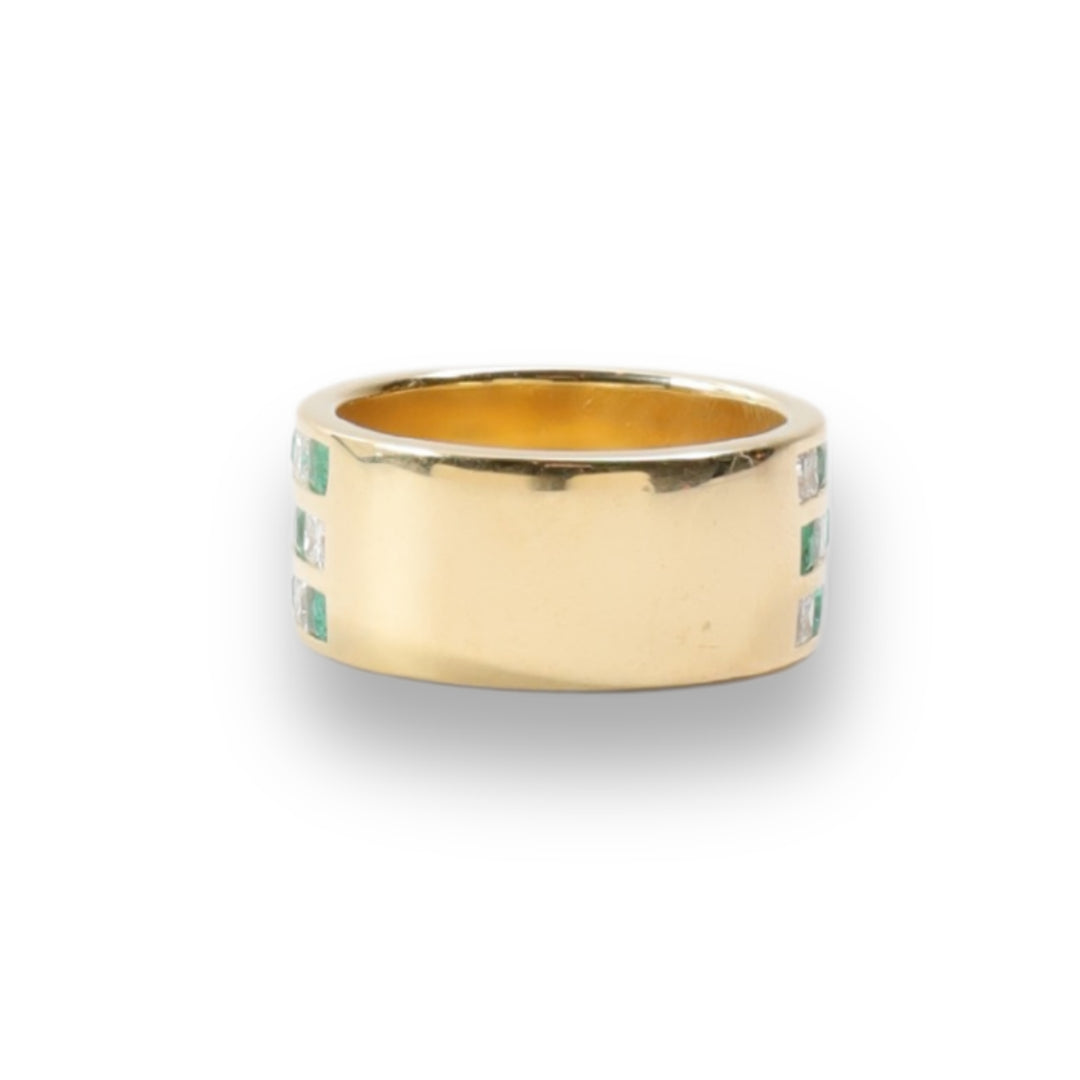 Checkered Ring in Emerald & Diamond