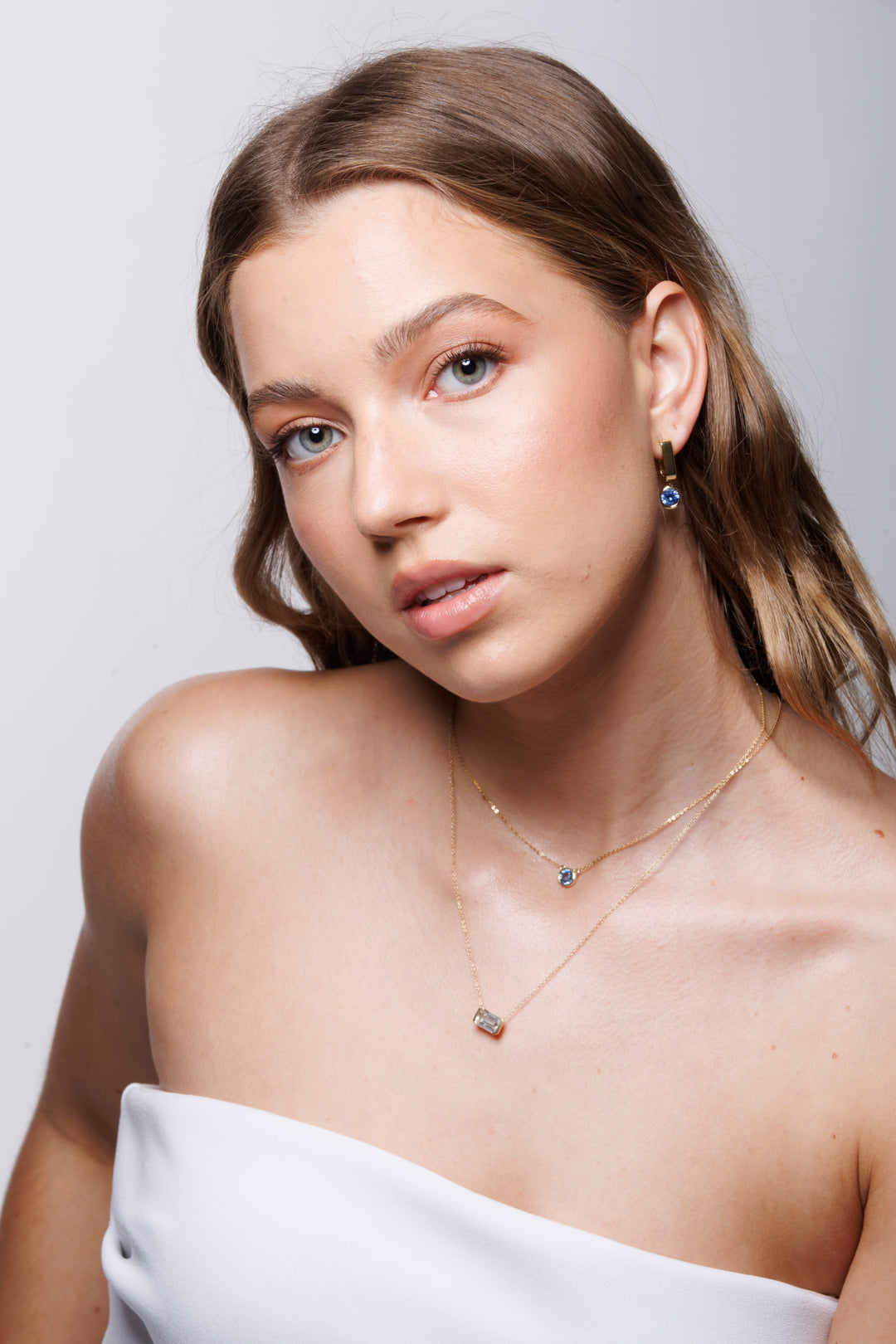 Round Pendant Necklace in Blue Spinel