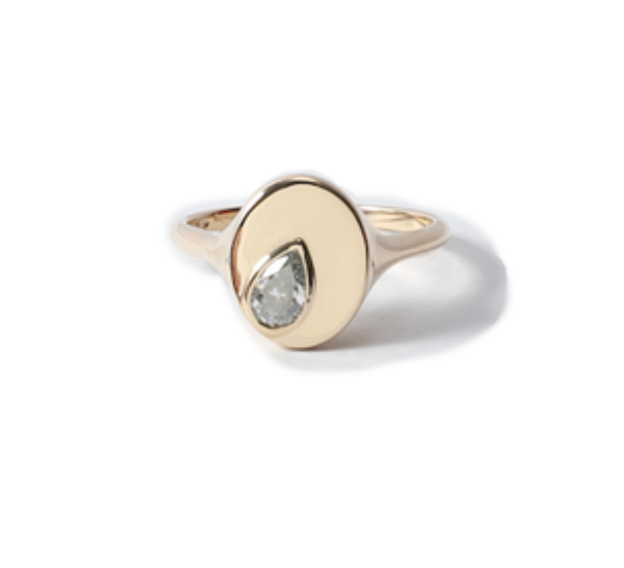 Medium Signet Ring in Diamond