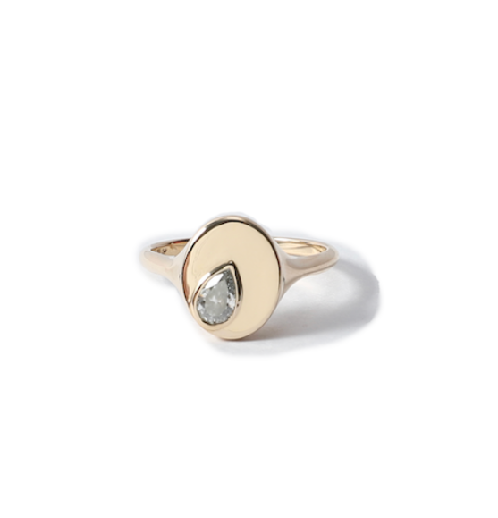 Small Signet Ring in Diamond